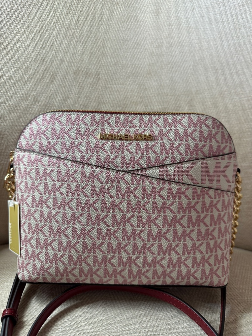 Michael Kors Wine and Pink Crossbody with Gold Chain Detail - Picture 2 of 10